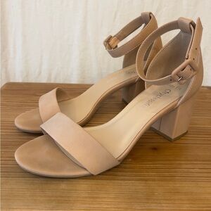 Cityclassified chunky hill sandal size 8